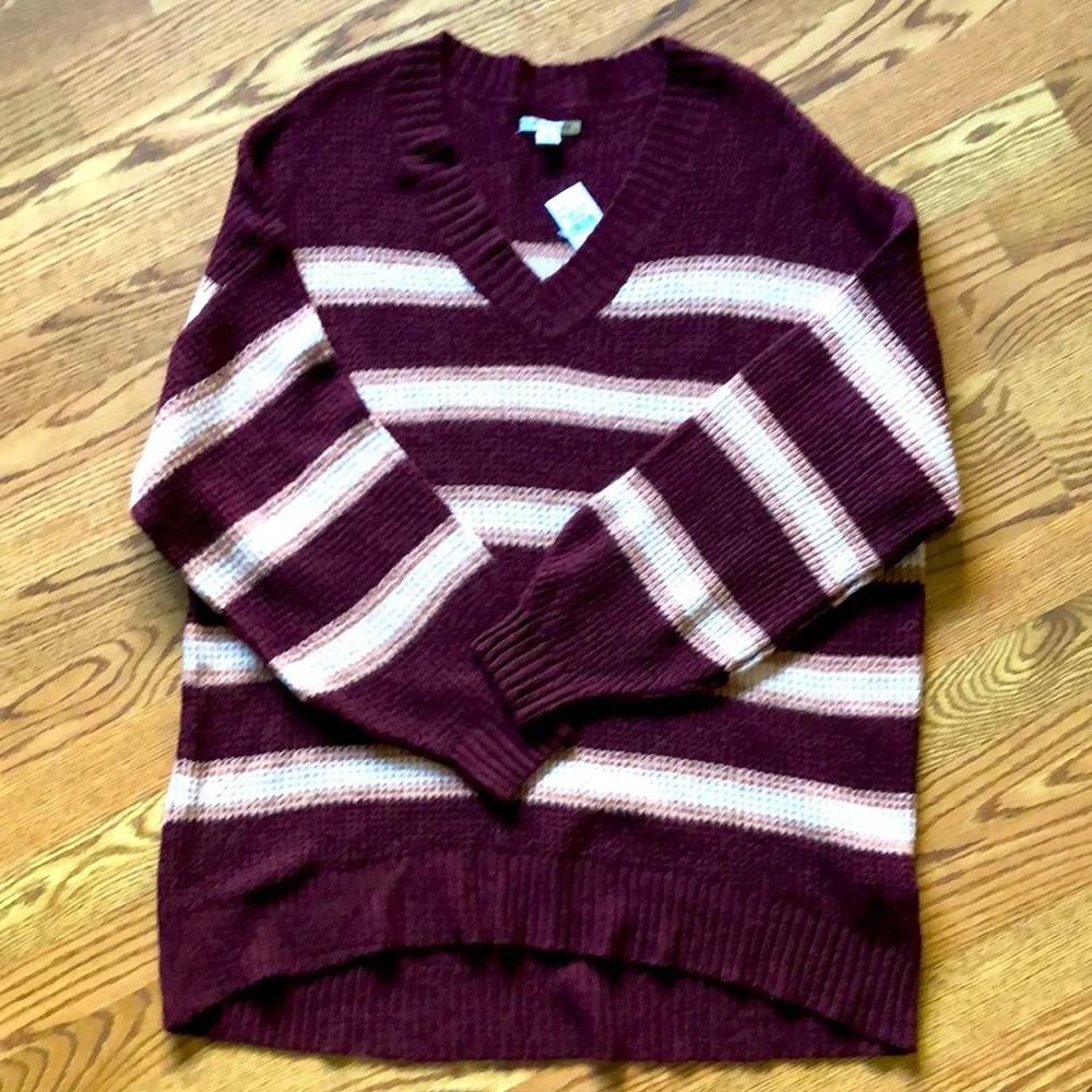 🔥NWT🔥 American Eagle Outfitters Women’s Oversized Waffle Knit V-Neck Sweater - Picture 4 of 10